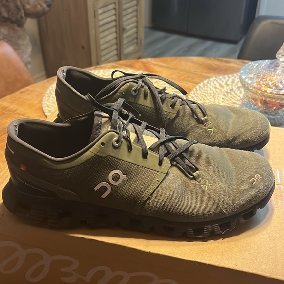 Cloud 3 X Training shoe. Shoes is gently used. Still in good condition. - Picture 5 of 6
